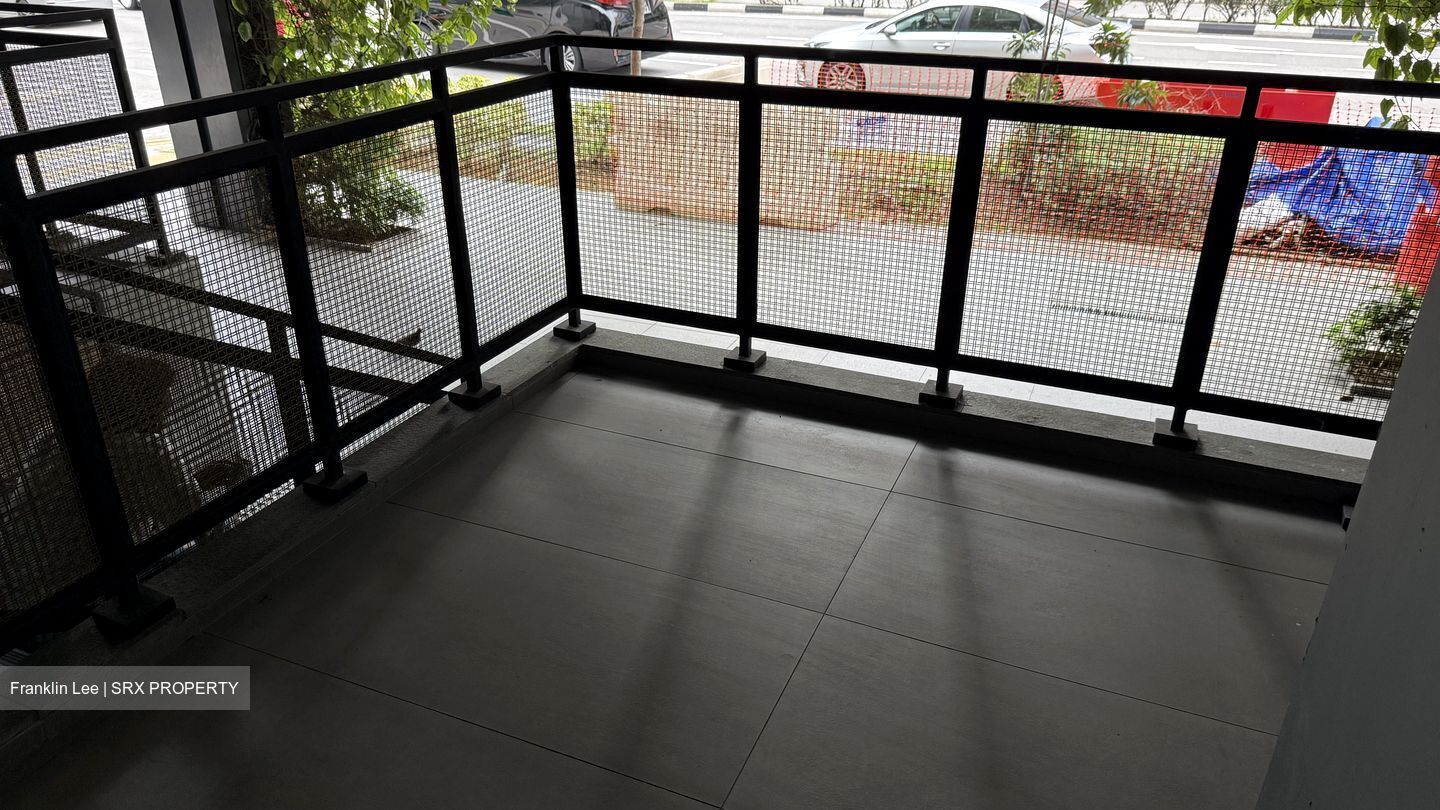  (D7), Retail #550003371